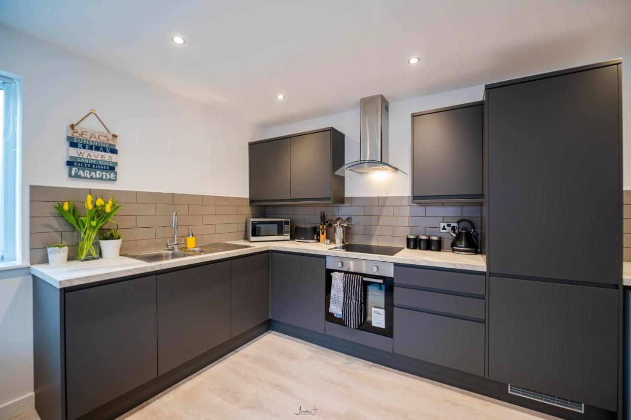 Charles Alexander Short Stay - Windmill House Apartments Литам-Сент-Эннс Экстерьер фото