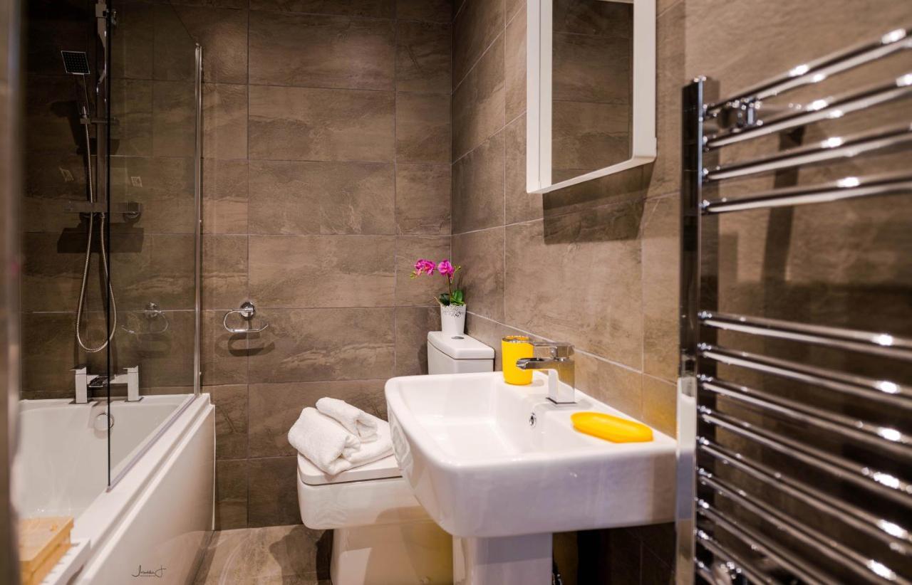 Charles Alexander Short Stay - Windmill House Apartments Литам-Сент-Эннс Экстерьер фото
